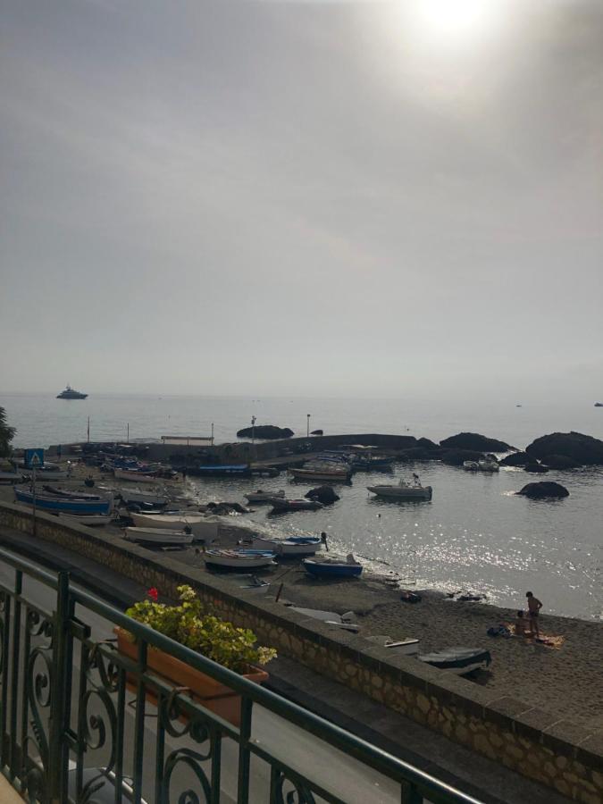 Hostel Beach House Giardini Naxos Εξωτερικό φωτογραφία