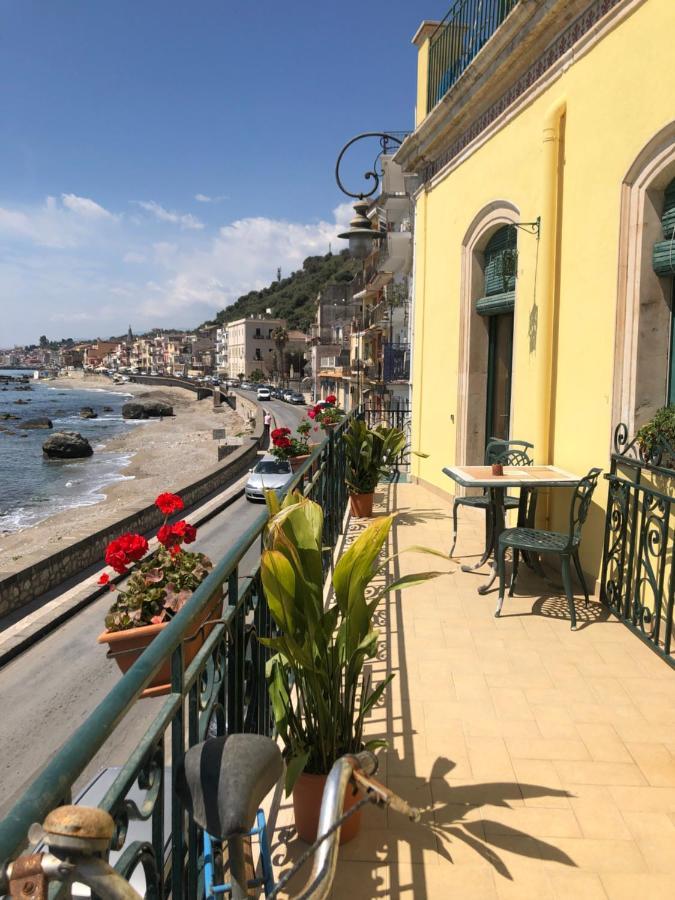 Hostel Beach House Giardini Naxos Εξωτερικό φωτογραφία