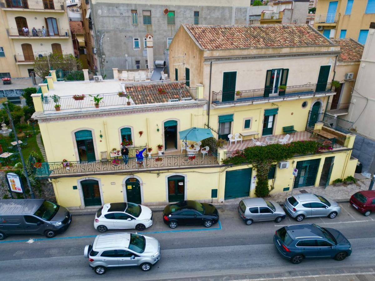 Hostel Beach House Giardini Naxos Εξωτερικό φωτογραφία